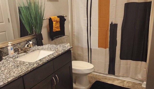 Cozy 2-bedroom apartment with WiFi, AC in delightful Columbia