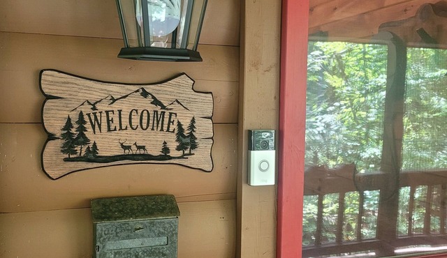 Cozy 2-bedroom cabin in charming Blairsville located in the North GA Mtns.