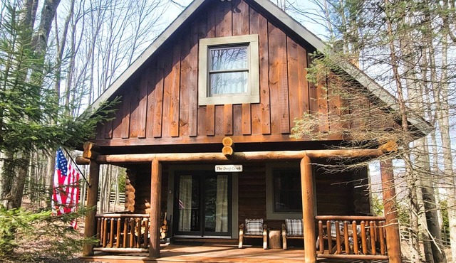 Cozy 2-Bedroom Log Cabin w/Hot Tub & Fireplace - Ski at Wisp & Walk to Lake