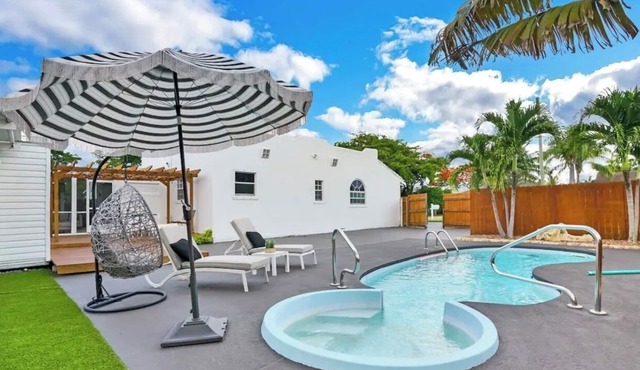 Cozy 2-bedroom house in amazing West Palm Beach with AC, WiFi