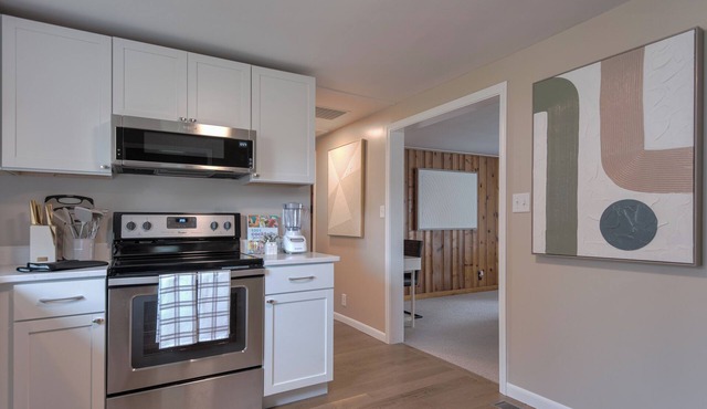 Cozy 2BD/1BA Pets OK, Newly Furnished, Newly Renov, Big Fenced In Yard