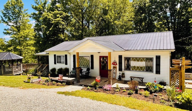 Cozy 2BR/2BA Cottage with Hot Tub, Fire Pit & Fenced Yard, Perfect Outdoor Space