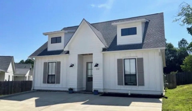Cozy 3-bedroom cottage in marvelous Starkville with AC
