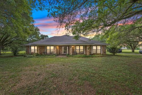 Cozy 3-Bedroom Ranch Near Lafayette