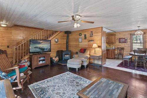 Cozy 3-Bedroom Retreat in Manistee