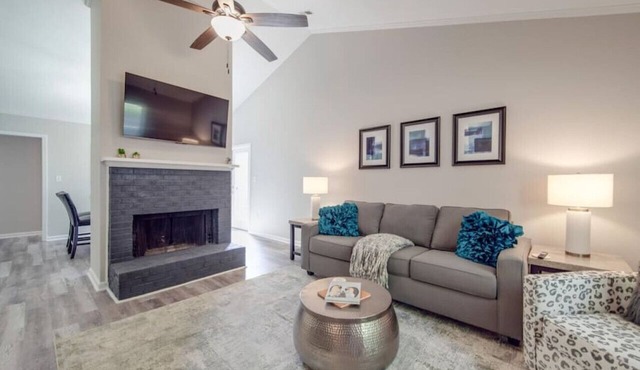 Cozy 3-BR Bungalow—City Views—Fire Pit—Football!