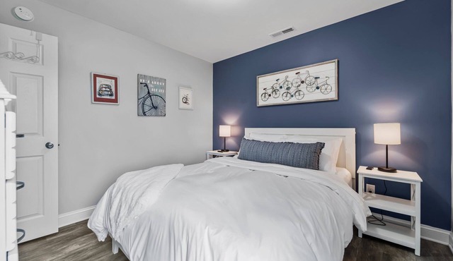 Cozy beach get away situated between the ocean and sound. Pet friendly! in Kill Devil Hills