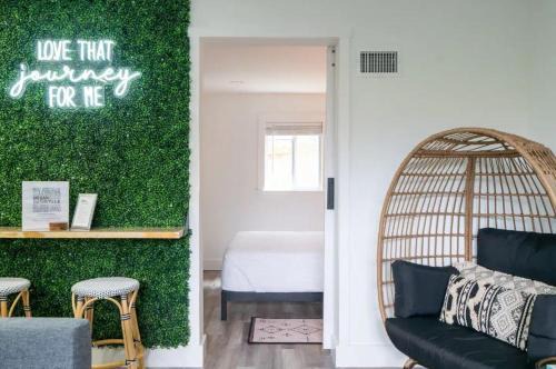 Cozy Bohemian Condo with Pool by Barcle