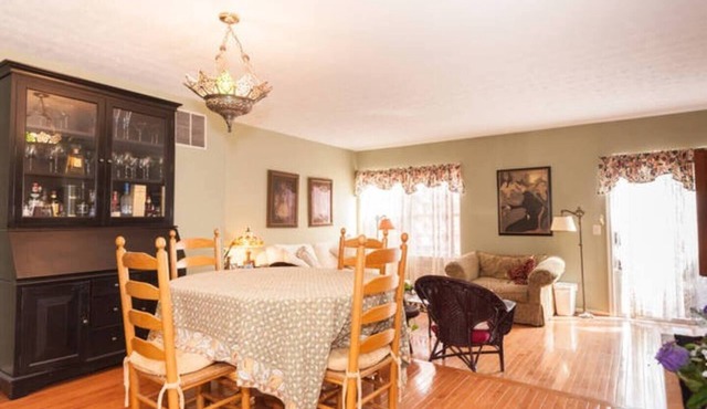 Cozy Comfortable Townhome- Your Home Away From Home!