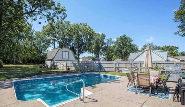 Cozy Cottage Castle + pool