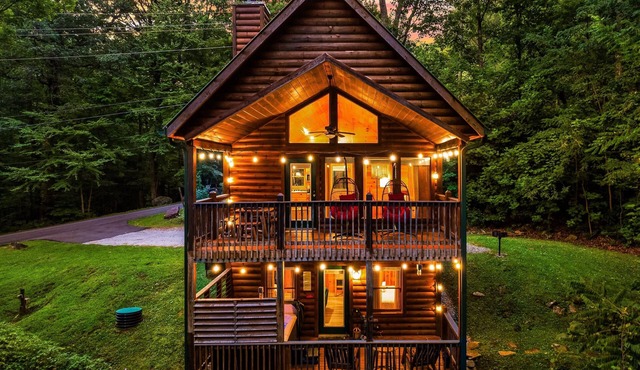 Cozy Creekside Escape | Hot Tub Pet-Friendly