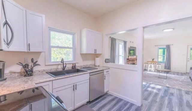 Cozy family friendly Entire Home l, 2BR, Free Parking, 20min to Minneapolis