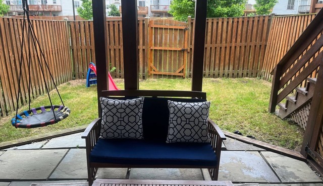 Cozy Family-sized Townhome close to downtown Frederick.