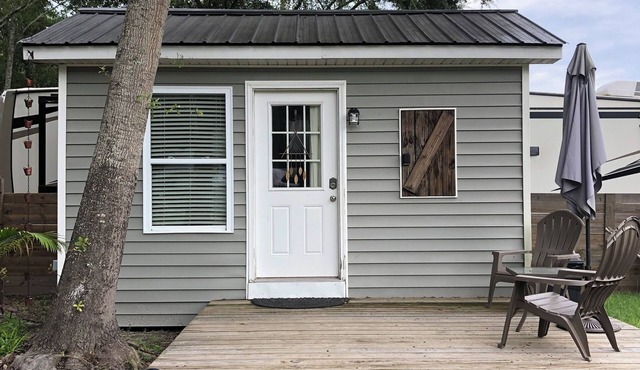 Cozy Farmhouse Suite On 10 Acres!