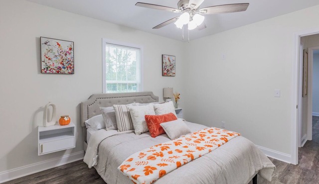 Cozy Gray House - Spacious , Safe & Perfect for Families.