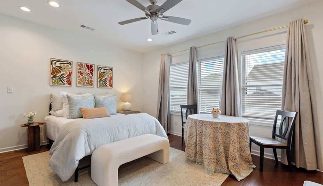 Cozy guest suite w/workspace & TV
