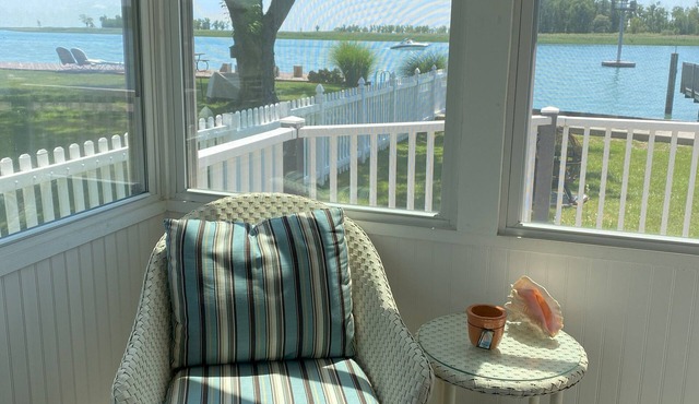 Cozy Harsens Island Home