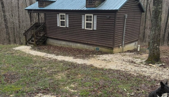 Cozy Hot Tub Cabin Near Mammoth Cave - Perfect for Couples