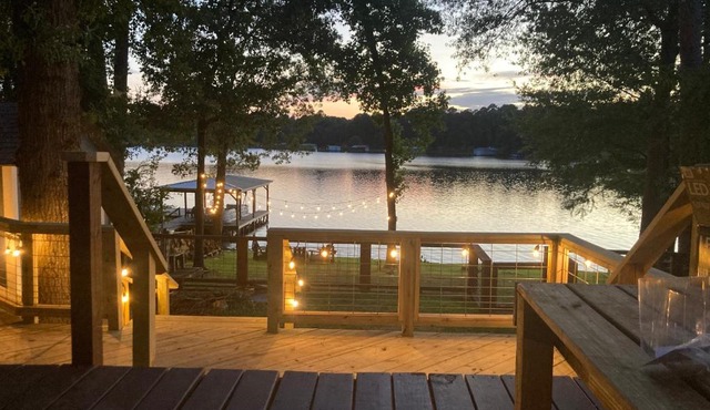 Cozy Lakehouse