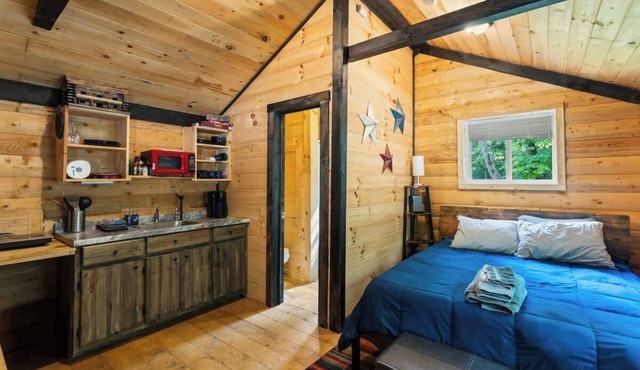 Cozy Log Cabin Getaway in Heart of RRG!