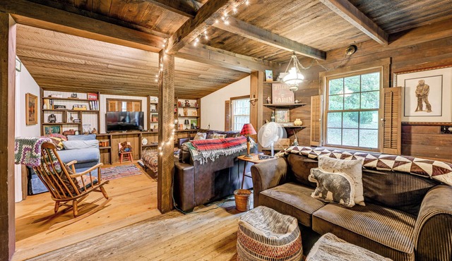 Cozy Log Living: 2BD Nantahala Escape w/trails