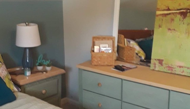 Cozy nest upper studio bed & breakfast near the beach; sleeps 4.