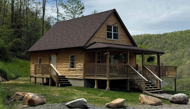 Cozy new Craigsville cabin on the Gauley River