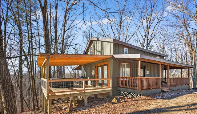 Cozy Oak Hideaway | 3BR Cabin Retreat w/Hot Tub Near Red River Gorge