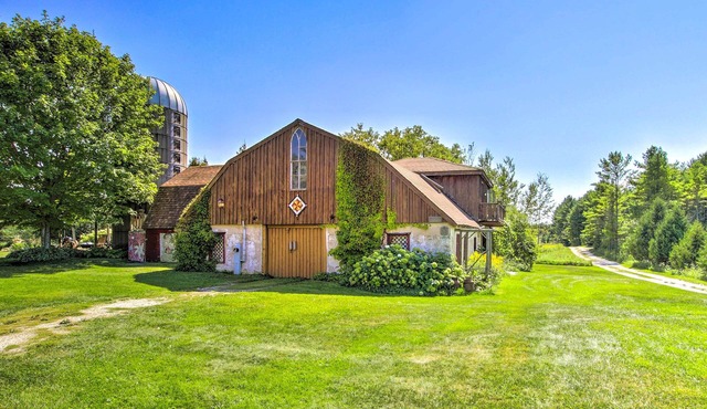 Cozy Sister Bay Getaway in Converted Barn!