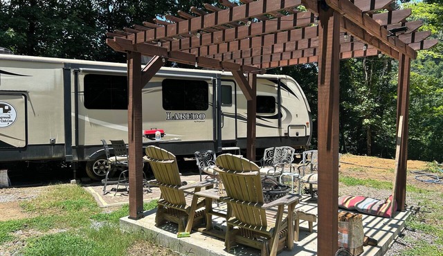 Cozy Smoky Mtn RV with WiFi and Heat/AC near Cades Cove