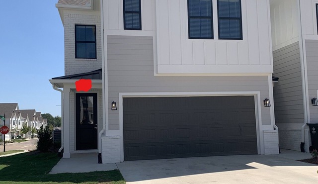 Cozy Southern Retreat #2: 3 Bedrooms with 3.5 Baths, Near Square & Ole Miss