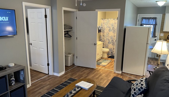 Cozy Spurrier Unit 6 1 bed 1 bath Pets Welcome FREE WiFi