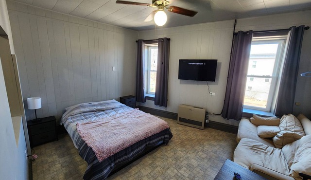 Cozy Studio Apt Near MTU, Houghton & Keweenaw, Full Amenities & Trail Access