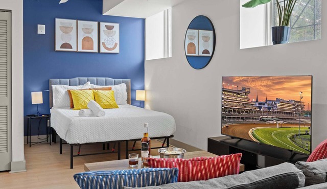 Cozy studio in Louisville's historic med district