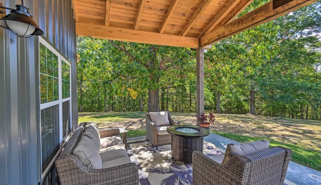Cozy Tennessee Country Retreat on 5 Acres!