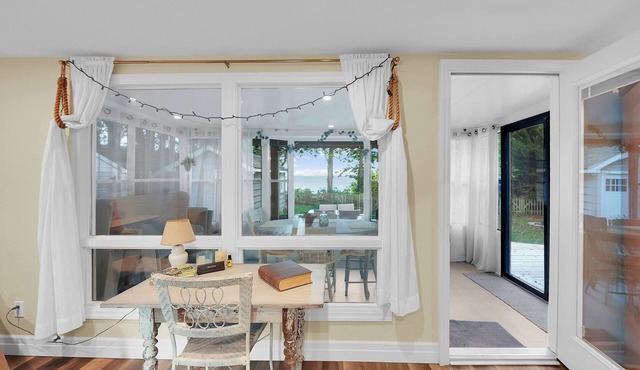 Cozy Waterfront Cottage! in Goderich