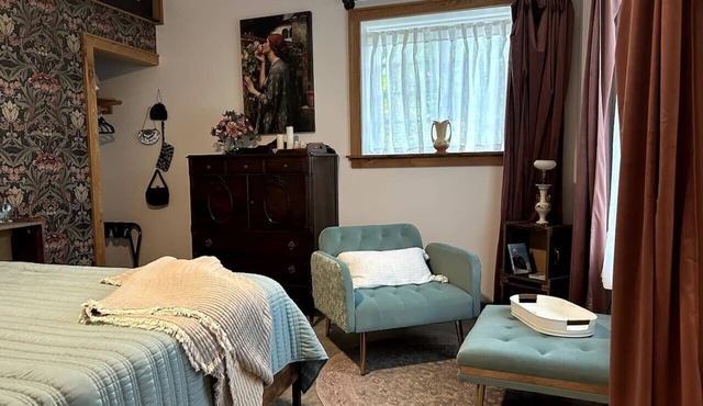 Cozy Wooded Retreat 3 minutes from Hermann ~ Nature`s Nook