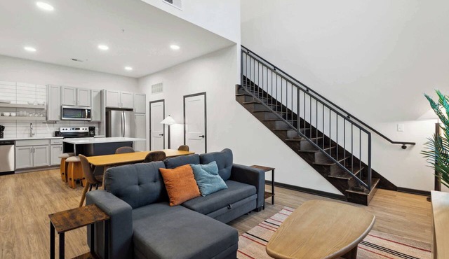 CozySuites Mass with lounge and roof deck #23