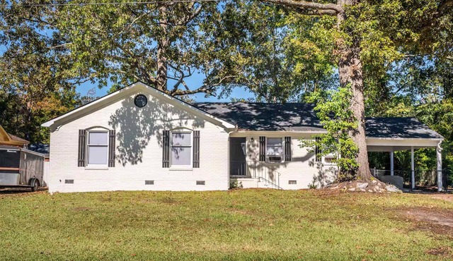 Creola Charm - 3BR, 2BA with Hot Tub, Fire pit and Washer/Dryer