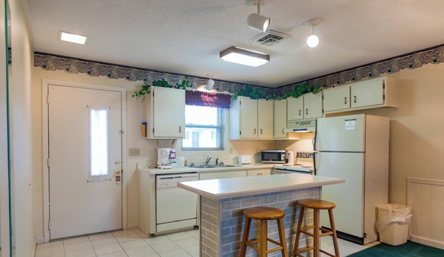 Crown Resorts Lake Tansi East Large 1BR Condo w/ 1 Queen & 2 Twins