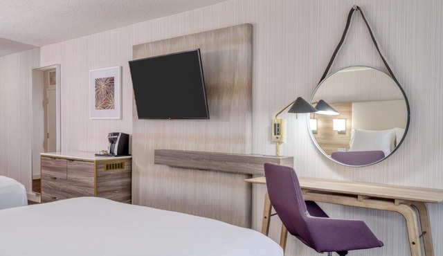Crowne Plaza Indianapolis-Airport by IHG