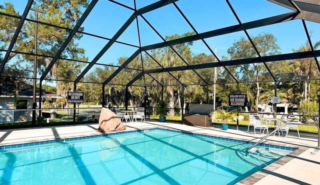 Crystal River Resort Cabin w/Pool & Boat Parking