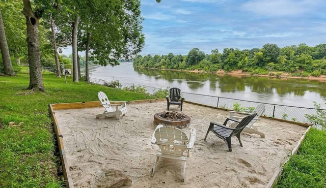 Cumberland River Retreat Near Downtown Airport