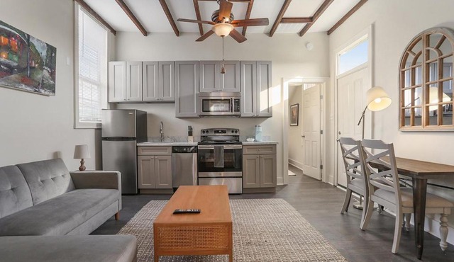 Cute 1bed 1bath 4blocks from French Q, near Bourbon St and steps to Jazz Venues