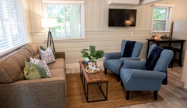 Cute Cabin Getaway to Lake Michigan - Perfect for Romantic Glamping Escapes in Muskegon