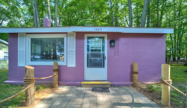 Cute Cabin Rental for Lovely Glamping Trips on Lake Michigan