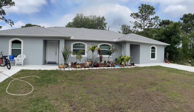 Cute Property Located In The Center Of Englewood