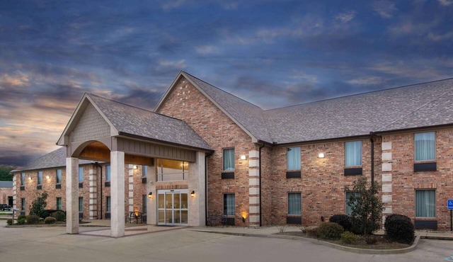 Days Inn & Suites by Wyndham Florence/Jackson Area