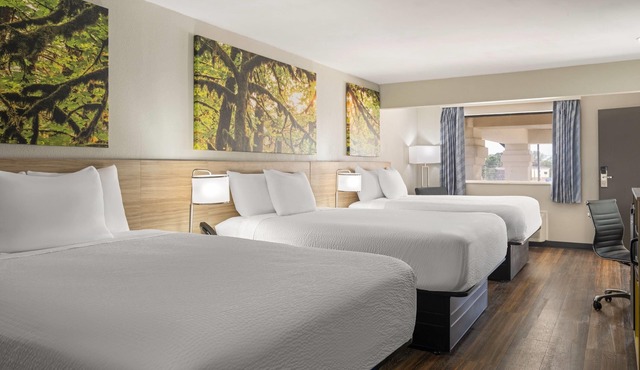 Days Inn & Suites by Wyndham Byram