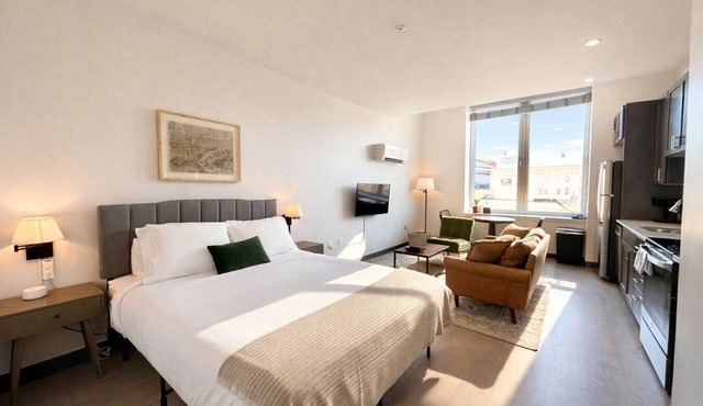 Deer District Studio Apt - One Block from Fiserv and Baird